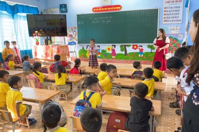 Dẫn các em lớp MGLớn đến tham quan Trường Tiểu học Ba Cung